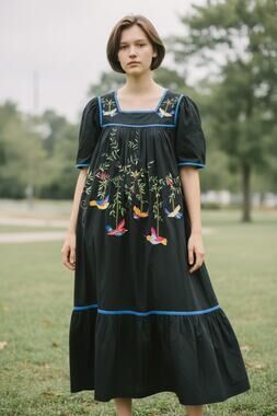 Vintage Smithsonian Institution embroidered bird patio dress muumuu